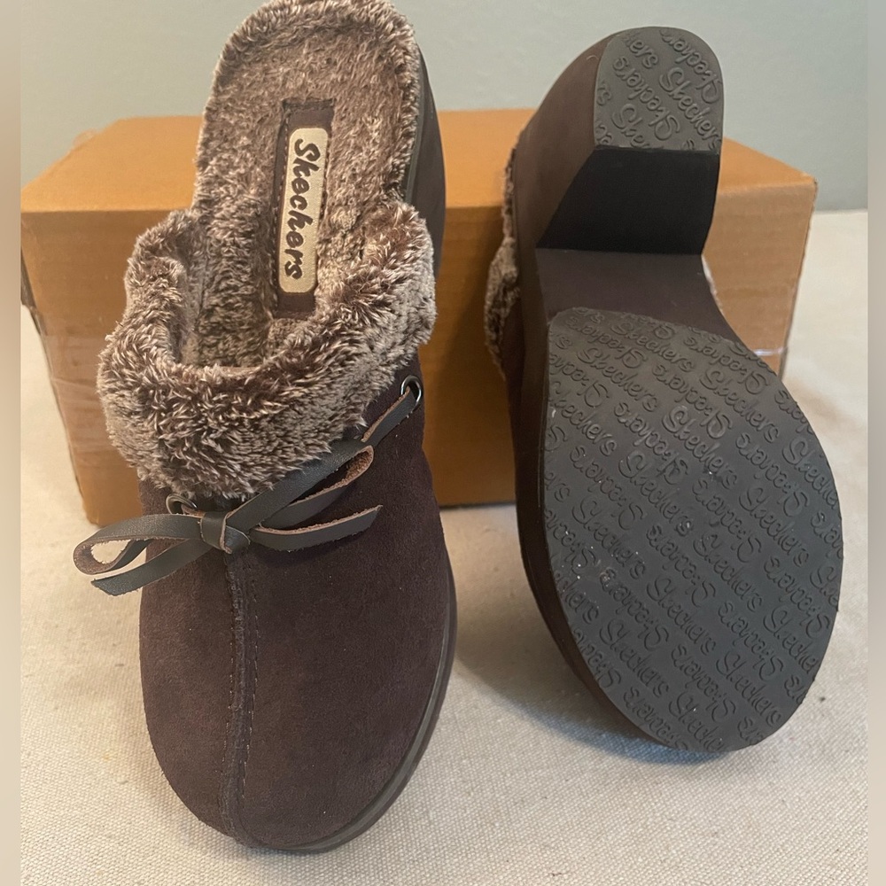 Skechers Women's Dark Brown Furry Mule Clogs - Picture 4 of 14